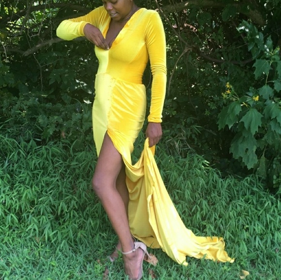 Yellow velvet gown - Picture 5 of 8